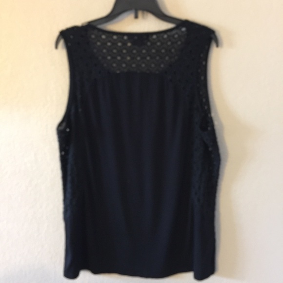 Black sleeveless top - Picture 2 of 3